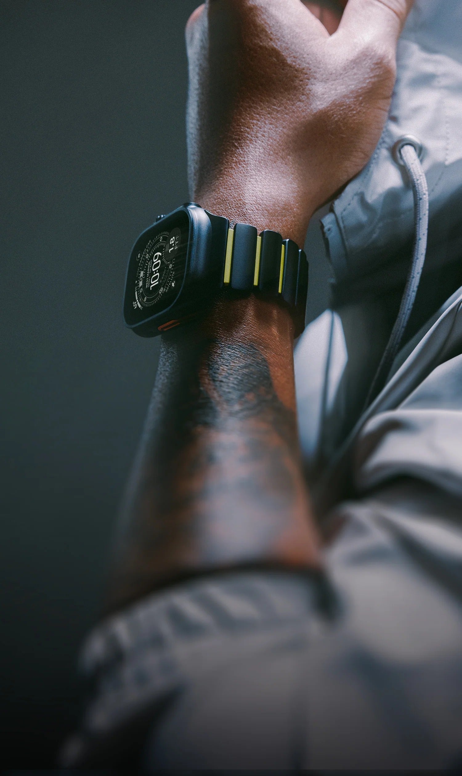 Nomad Stratos Titanium Apple Watch Ultra 1 - 3 / 42-49mm / Series 1-11 & SE - Black / Volt - Mac Addict