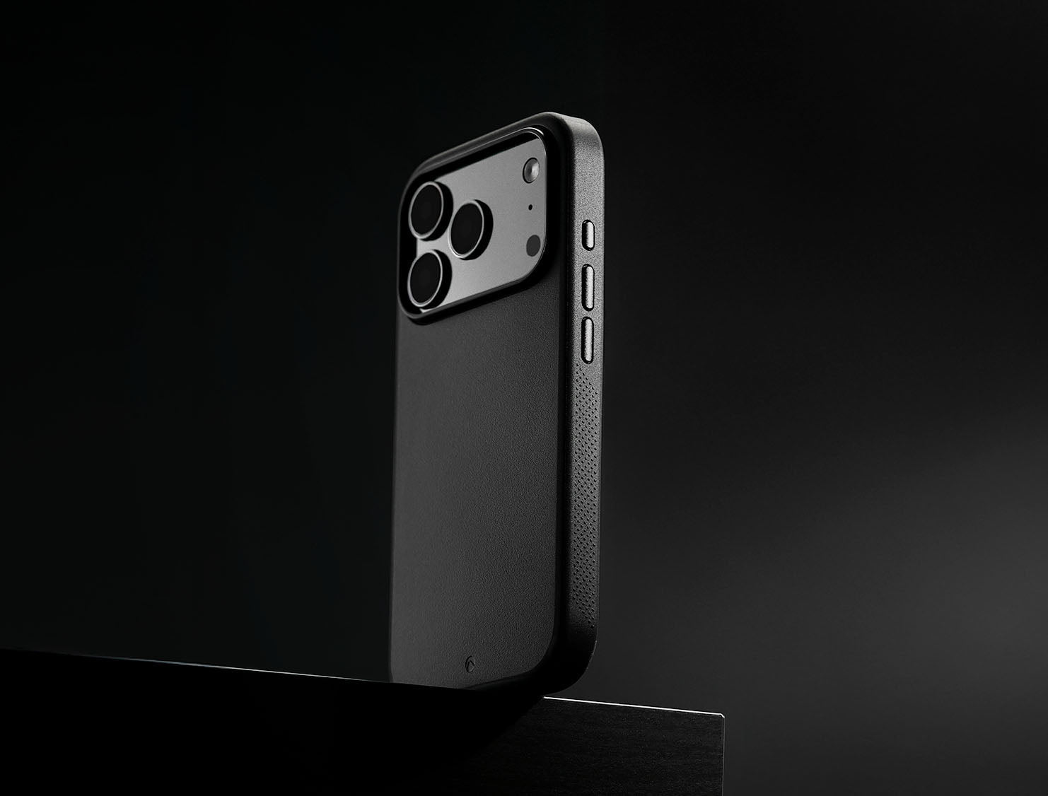 Caudabe Synthesis Slim Protective Case MagSafe iPhone 17 Pro 6.3 - Black