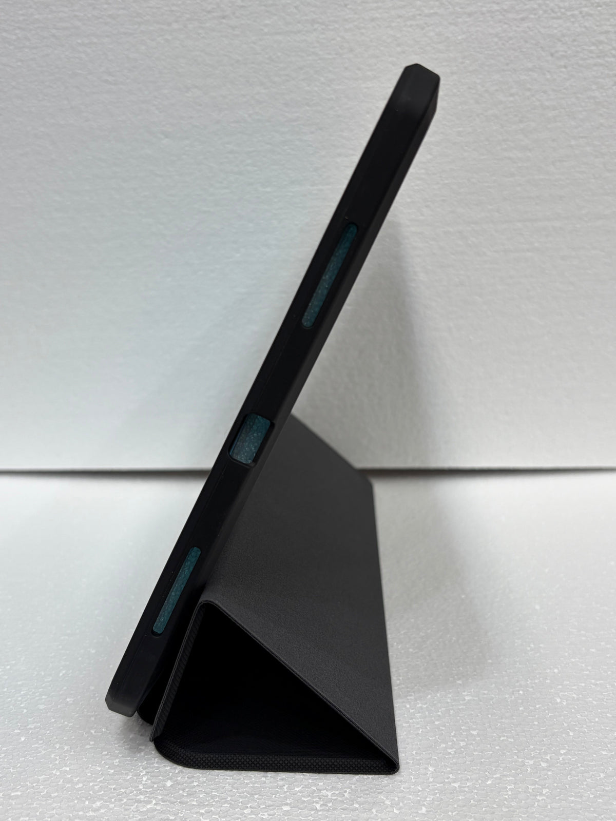 Rugged Trifold Magnetic Case for iPad Pro 11 2020 2nd Gen - Black - Mac Addict