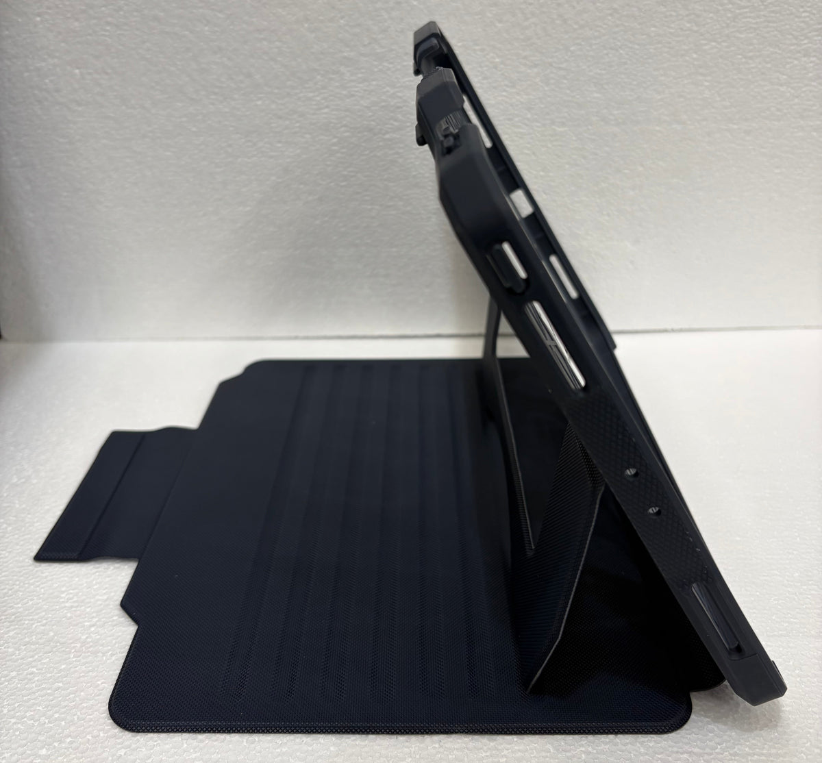 Rugged Folio Magnetic Case for iPad Pro 11 2020 2nd Gen - Indigo Blue - Mac Addict