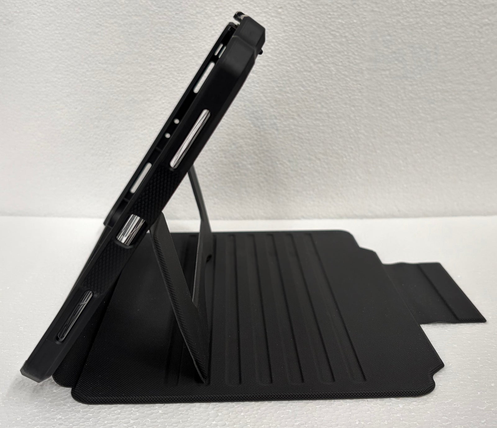 Rugged Folio Magnetic Case for iPad Pro 11 2020 2nd Gen - Black - Mac Addict