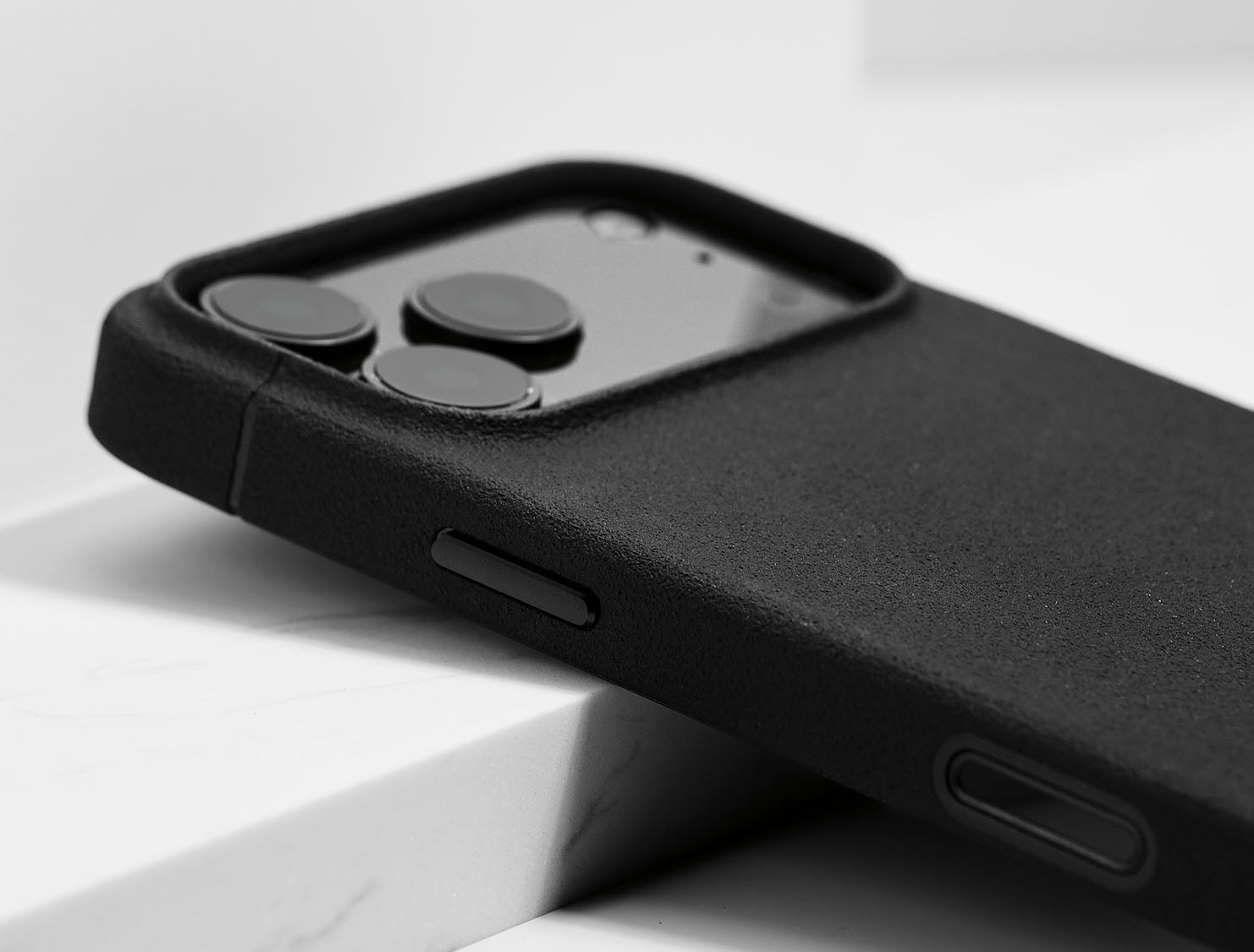 Sheath (OPEN) Case MagSafe iPhone 18 Pro 6.3 in Black - Caudabe