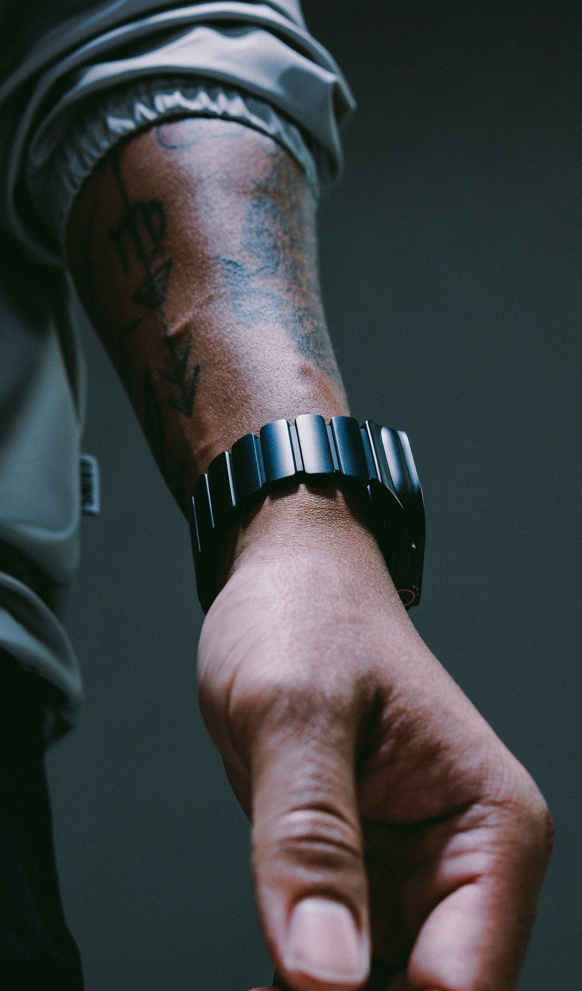 Nomad Stratos Titanium Apple Watch Ultra 1 - 3 / 42-49mm / Series 1-11 & SE - Black / Black - Mac Addict